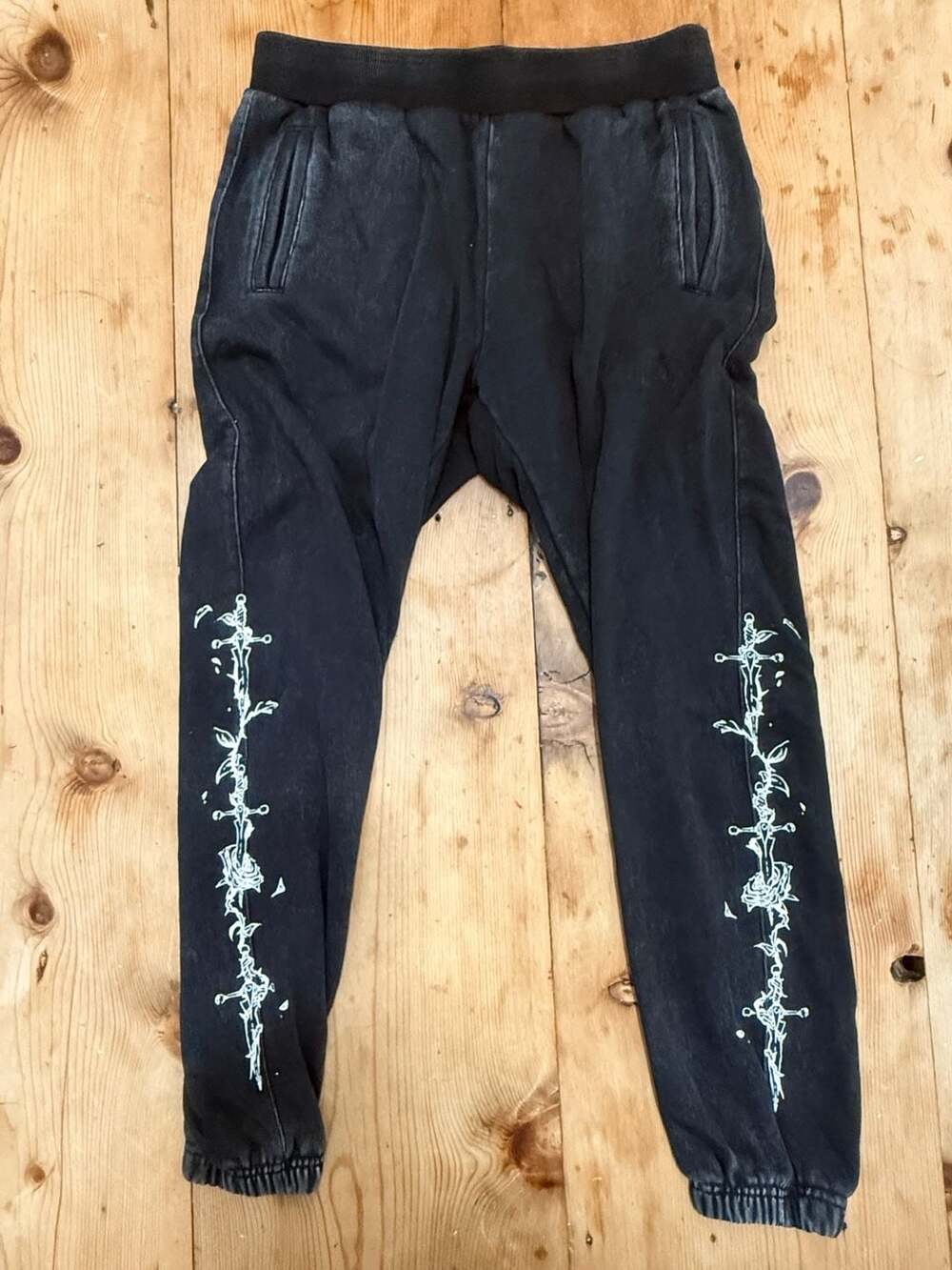 Valkyrae Radiant Spirits Black Sweatpants Joggers Dagger Sword Rose - Size Small